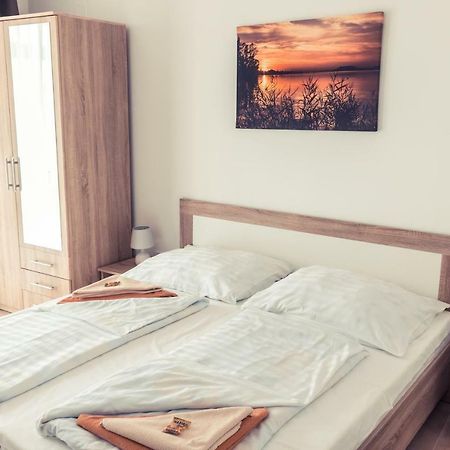 Sekli Panzio Apartment บาลาตอนแลลเล ภายนอก รูปภาพ