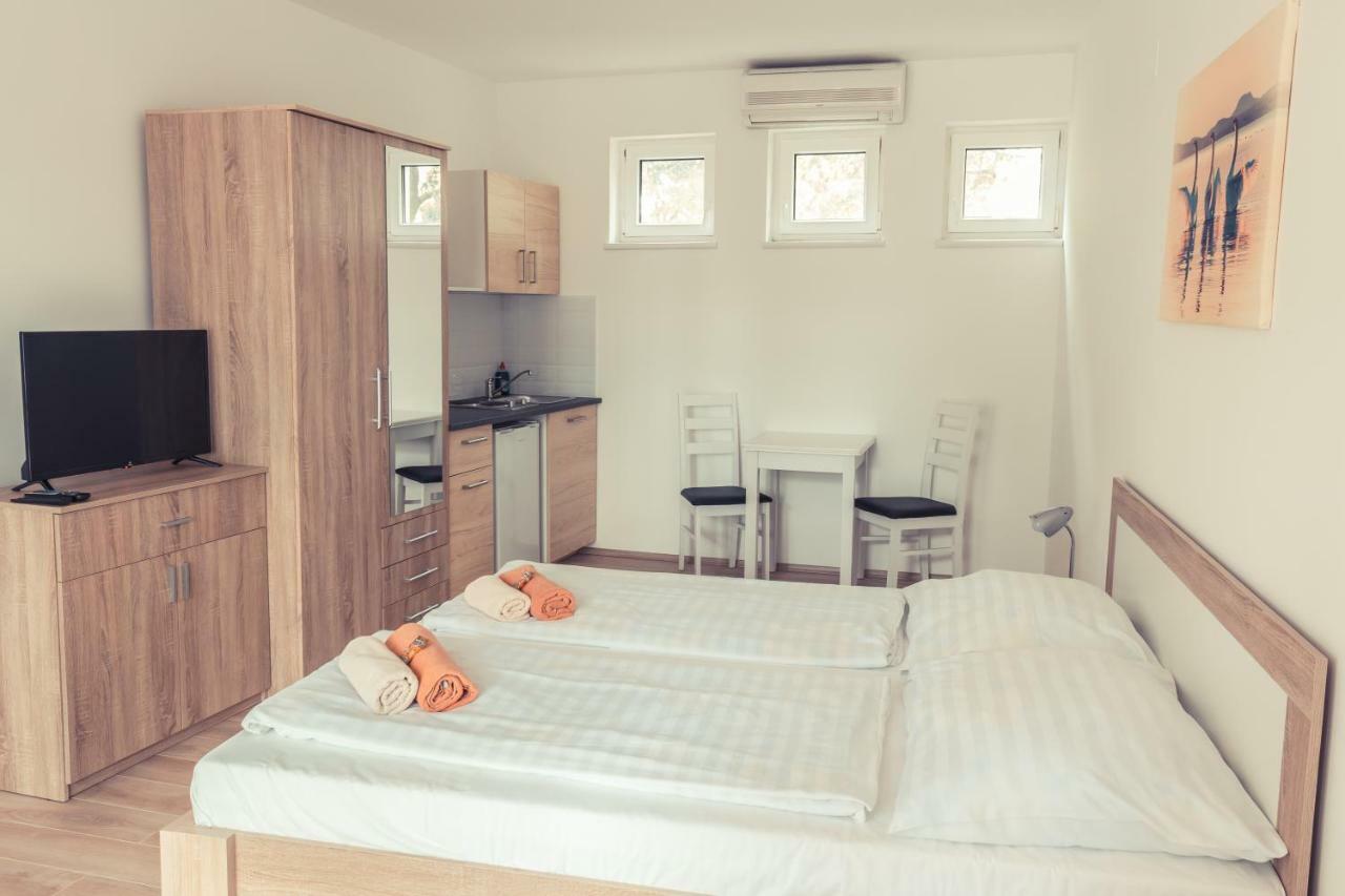 Sekli Panzio Apartment บาลาตอนแลลเล ภายนอก รูปภาพ