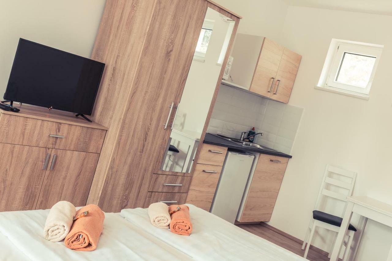 Sekli Panzio Apartment บาลาตอนแลลเล ภายนอก รูปภาพ